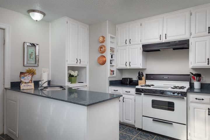 Grand Performance Home 3 min to Downtown Stockyard gallery image 4