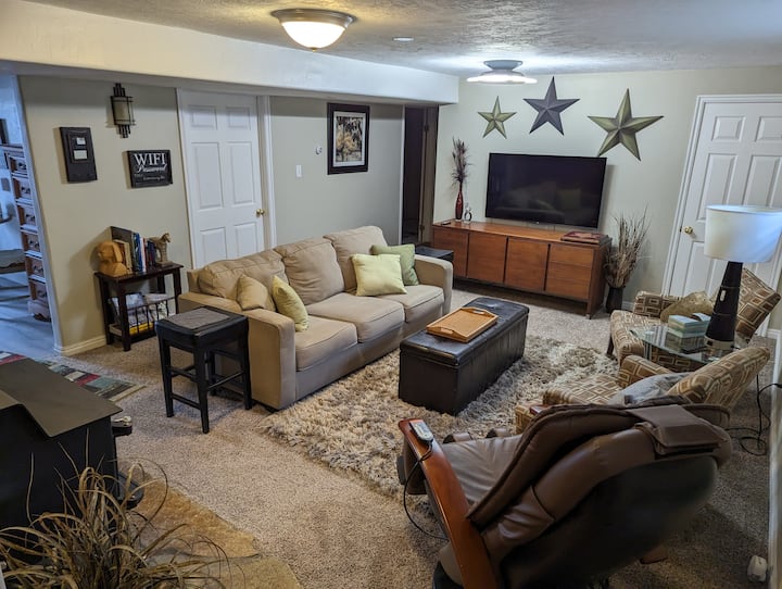 Private Apt, 3bdrms/5beds, 2bathrm, Kitch, Ldryrm - West Valley City, UT