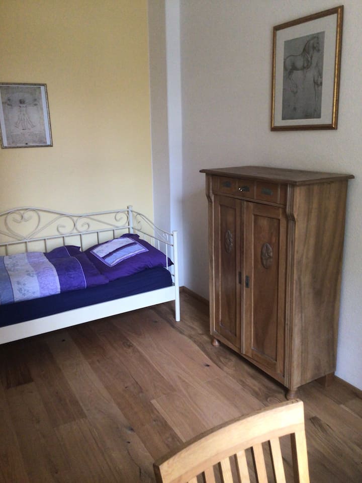 Silid - tulugan 4 na may mesa