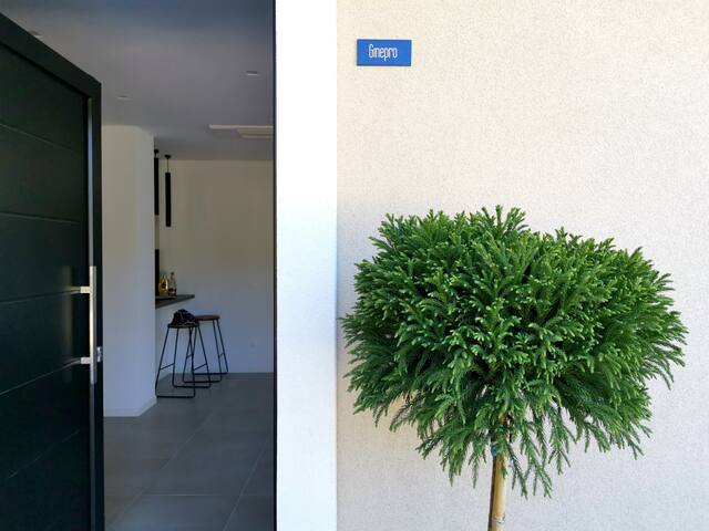 VILLA NUCCI – Holiday Hause – con jacuzzi esterne gallery image 5