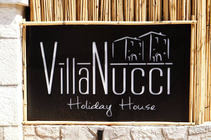 VILLA NUCCI – Holiday Hause – con jacuzzi esterne gallery image 2