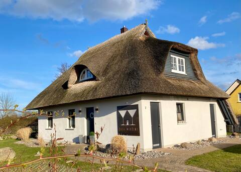 Luxurious thatched house with fireplace and sauna