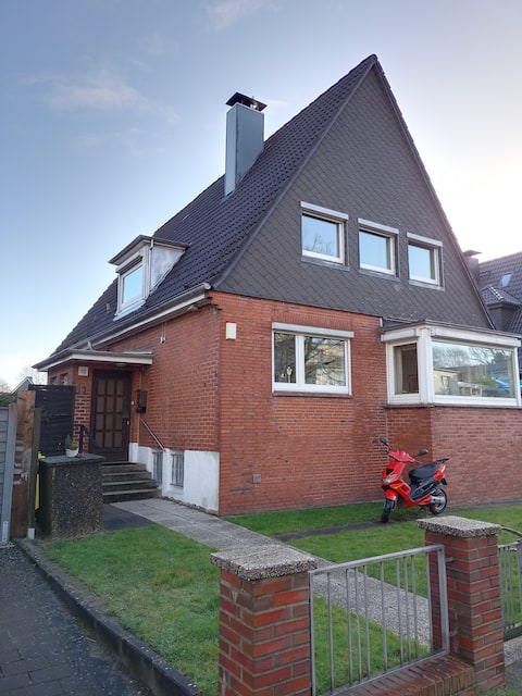 Successful Airbnb property: Cozy 2-room apartment on the 2nd floor with balcony.🛏 in Stellingen
