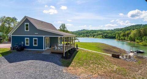 Scenic Getaway at Summer Breeze w/ Private Dock
