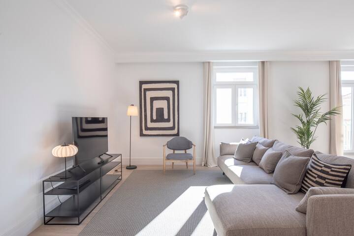 Charming Apartment in a Private Condominium w/Pool gallery image 3