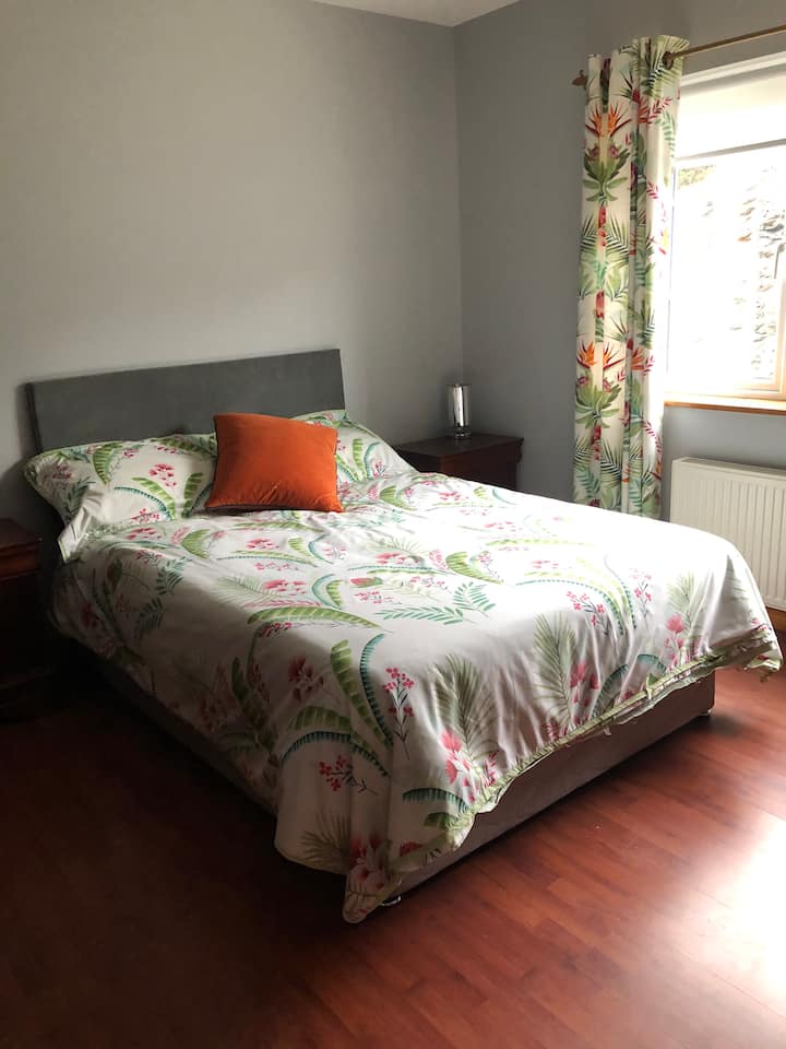 Დიდი ფართო ორმაგი საძინებელი 