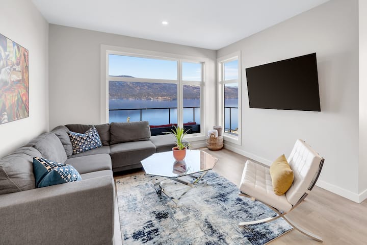 Upscale Modern Townhouse With 10/10 Lake Views - ケロウナ