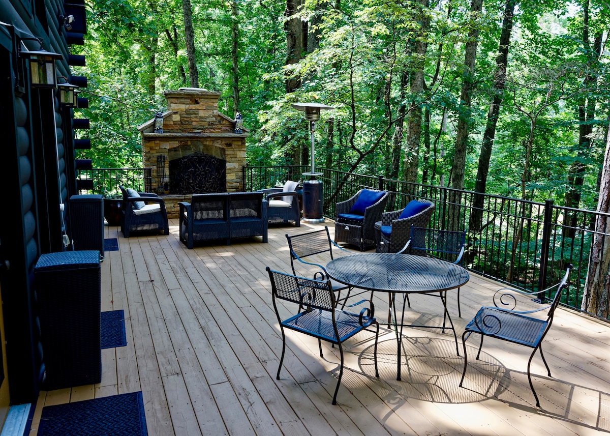 Lakefront Modern Cabin