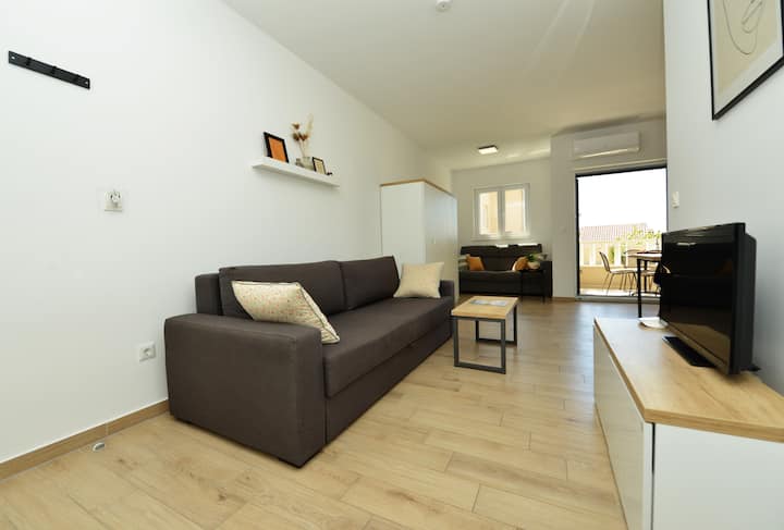 Modern Apartment With Pool & Near The Beach (Apt.6 - Trogir
