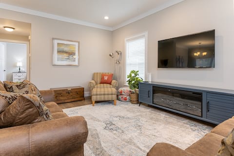 Top performing Airbnb: Spacious 3 bedroom with hot tub close to downtown in Bryson City