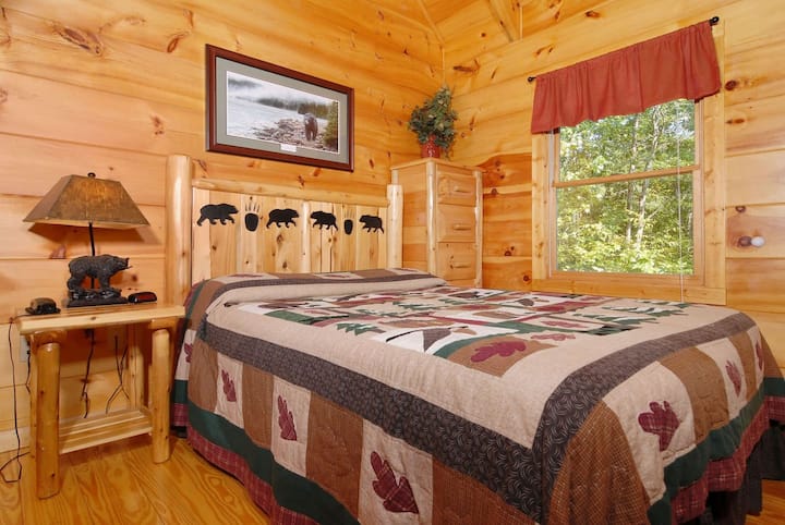 غرفة نوم واحدة مع تلفزيون روكو ذكي