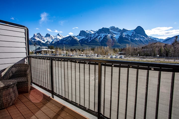 Panoramic Mountain View Townhome W/ac - Banff National Park