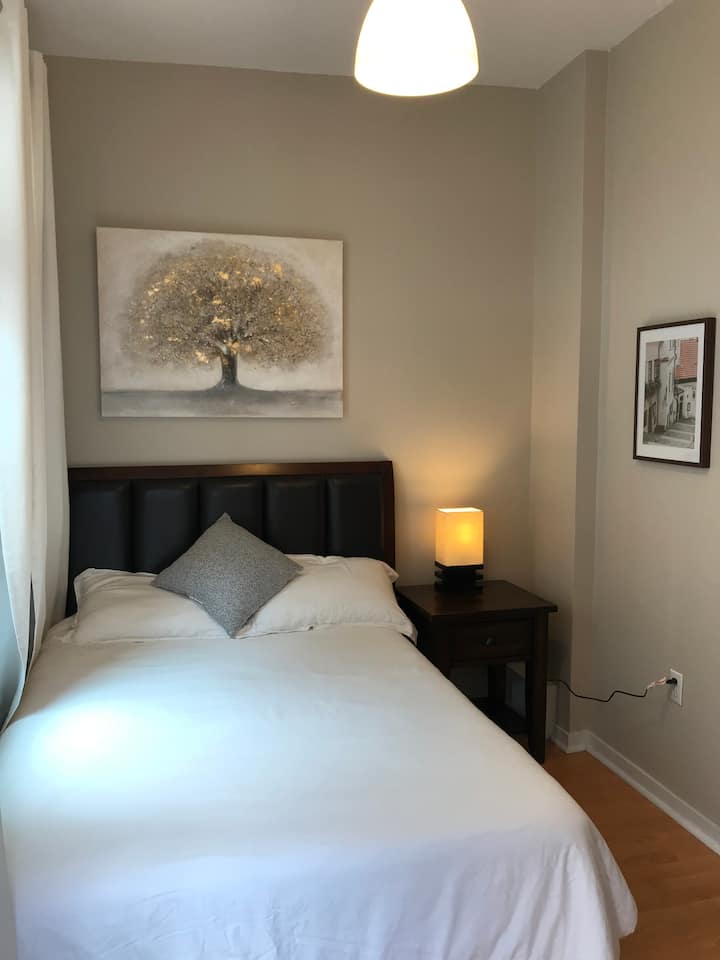 2APrivate bedroom and bath at Marina/Cow Hollow Apartments for Rent