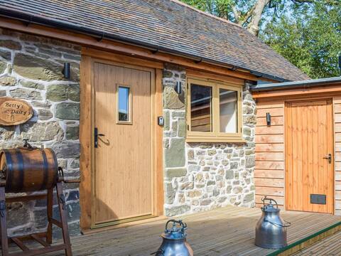 Top Airbnb: Stunning cottage nestled under the Longmynd Hills. in Shropshire