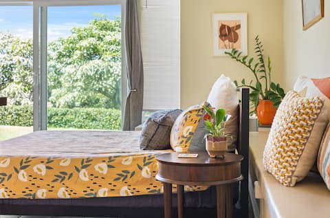 Modern studio, walk to the beach🌊