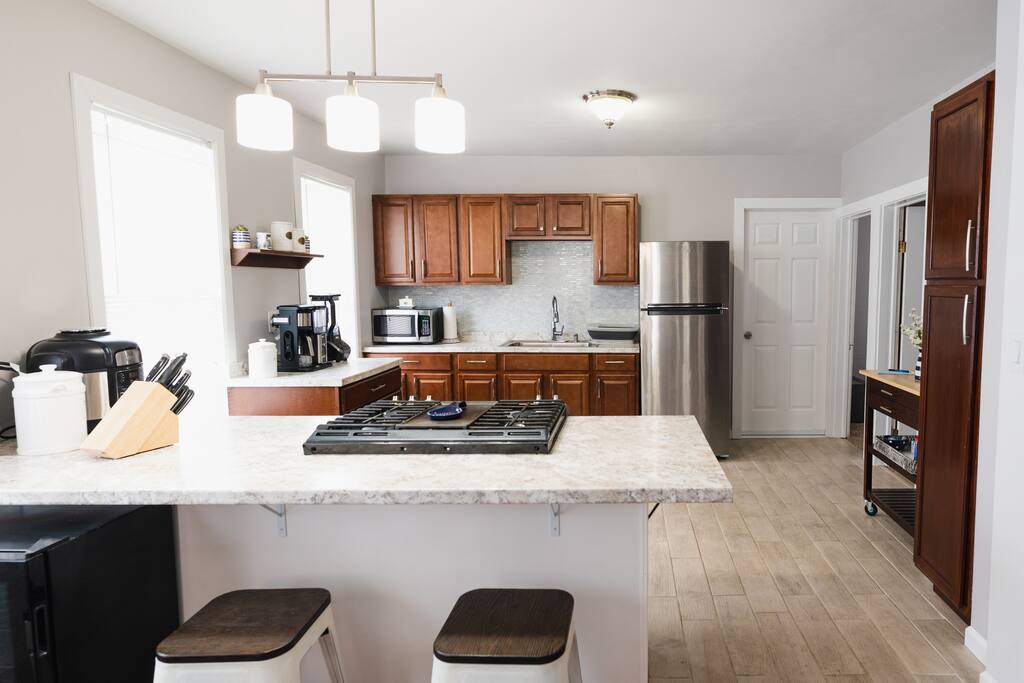 Modern and Peaceful Rental in central New Hartford