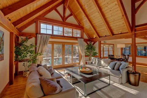 Sunapee luxury retreat 3 min to Lake/Mtn +Jacuzzi