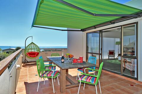 Sunny 5 bedroom Villa with Stunning Sea Views