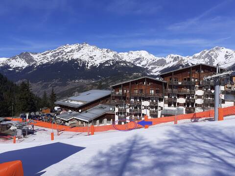 Large appartment 8/10 p. front of slopes Valfréjus