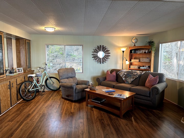 Cozy Home With Views Of Mt. Baker & Bellingham Bay - Washington
