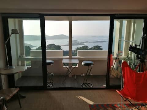 Top Airbnb: New! Exceptional sea view apartment! in Trébeurden