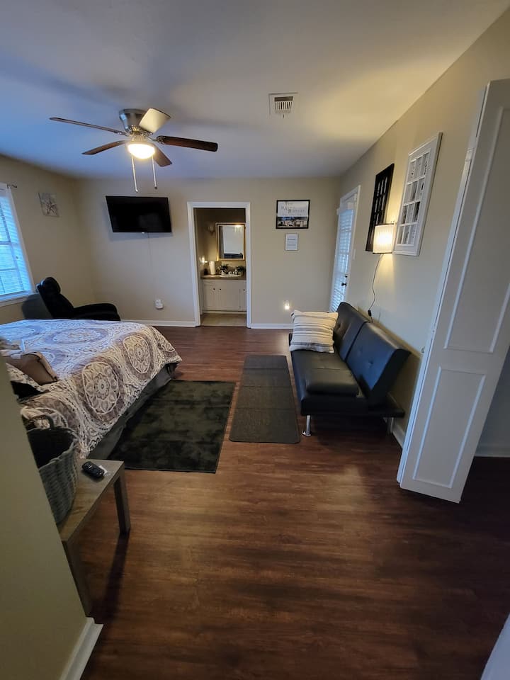 The Gray room comes with a 40" TCL Roku TV , massage chair, bathroom, 2 closets, blanket, door access to the back yard. This is a great entrance if you are needing to access the restroom from outside while enjoying the pool, etc.