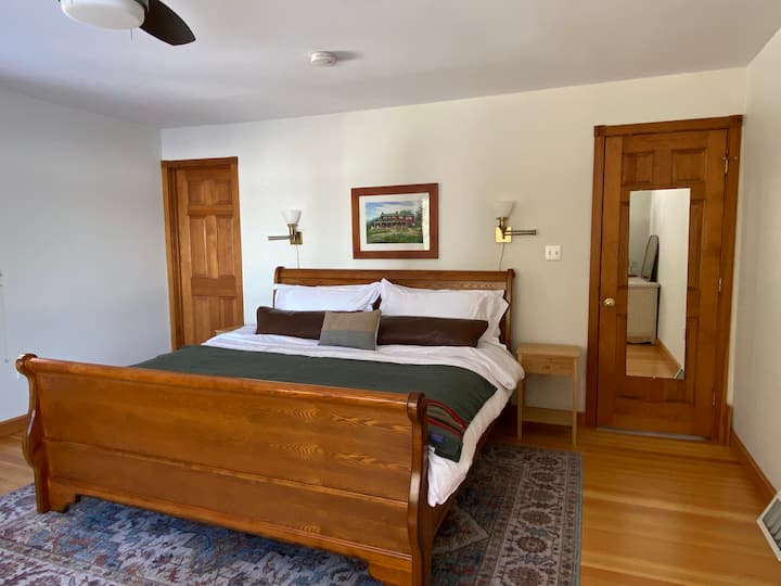 Dormitorio principal con baño privado