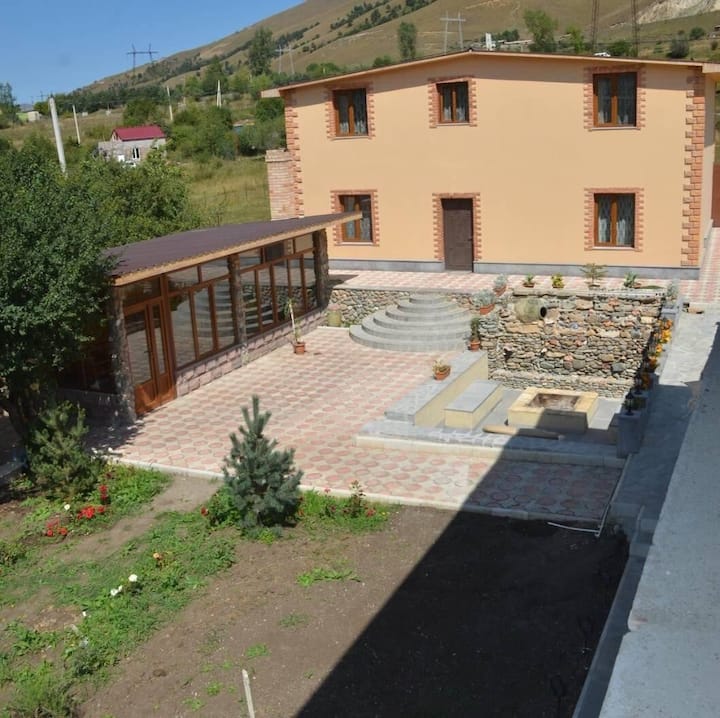 A luxury house in the district of Tezler (Vanadzor). Vacation homes