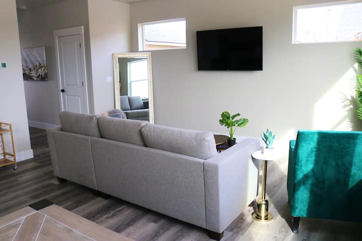 Spacious 3 Bedroom Luxury Airbnb In Heart Of Nampa - Nampa, ID