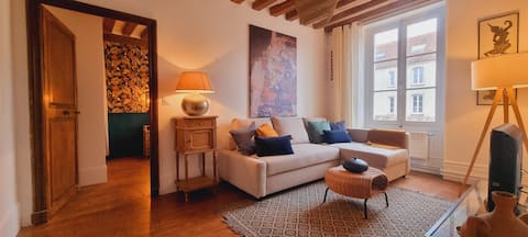 Charming 3-bedroom apartment in a 16th century mansion