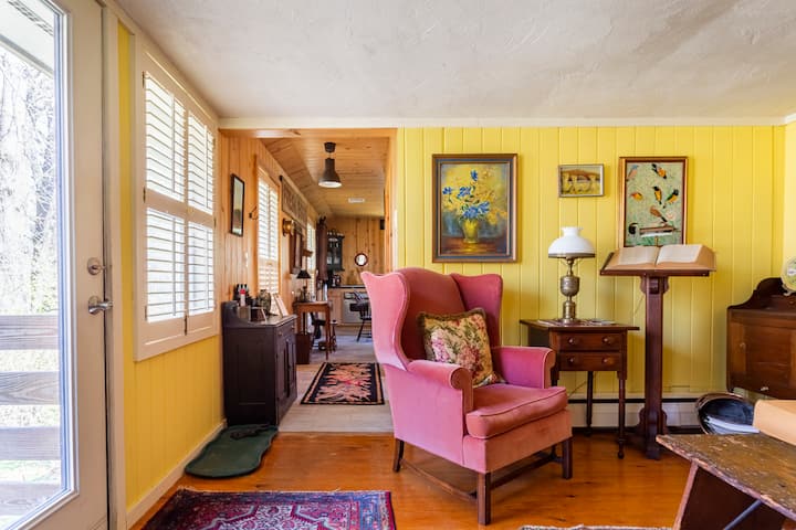 Wooded Hideaway Lodging W/dining, Bath & Parking! - Nueva Jersey
