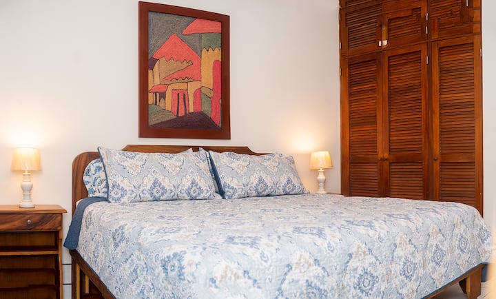 Guest room #1 - pinaghahatiang banyo