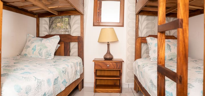 Kuwarto para sa mga bata - 2 bunk bed