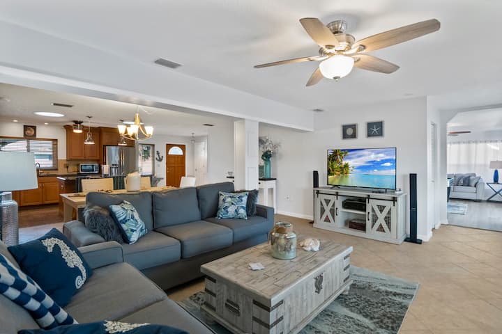 Waterfront/pool/hot Tub/dock / Game Room - Palm Coast, FL