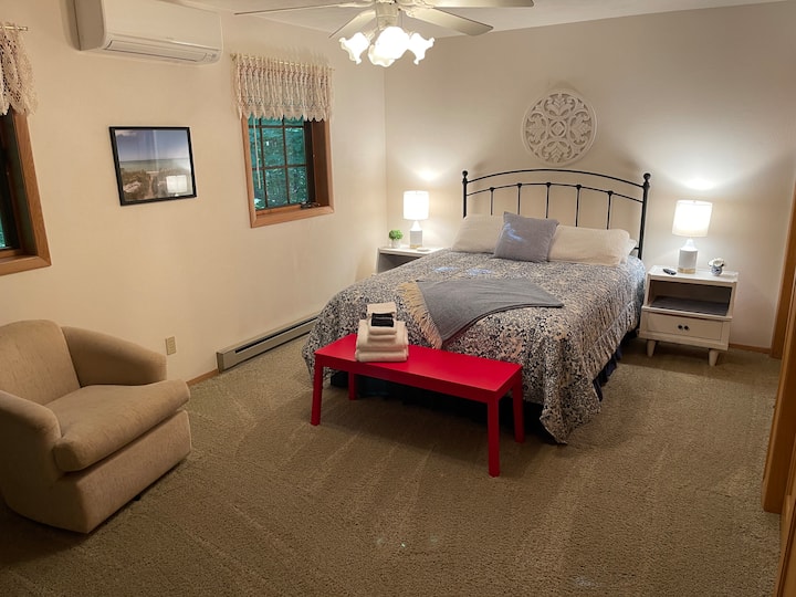 Upstairs right side, TV, desk and chair with Queen bed
