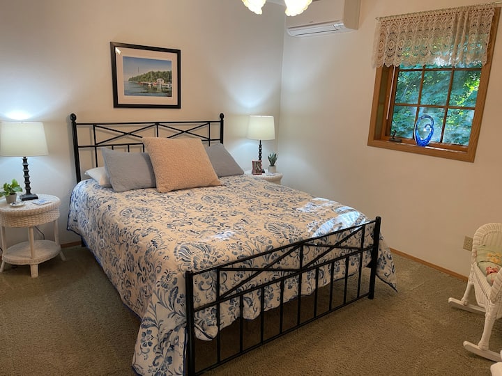 Upstairs left with Queen bed