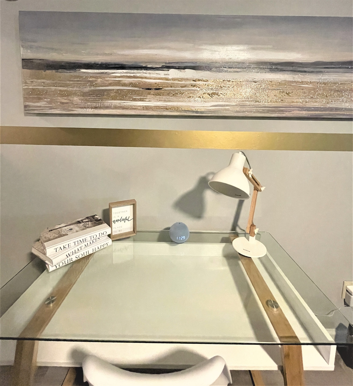 треба да работите или да учите. Седнете на овој елегантен простор наменет за работа. Достапен е бесплатен WIFI