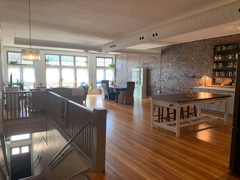 The Hive, a  Peaceful Oasis in Downtown Pittsburg.