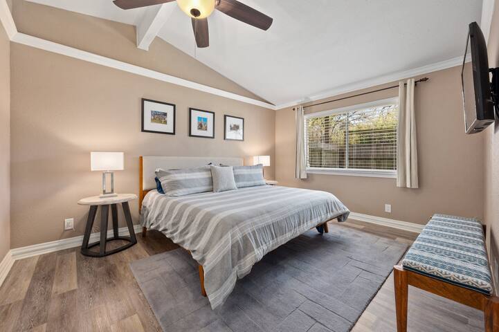 “Gateway to Zilker” U can’t be ANY closer to ACL!