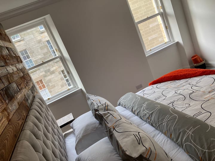 Stunningly Renovated 1 Bed Flat in Newington