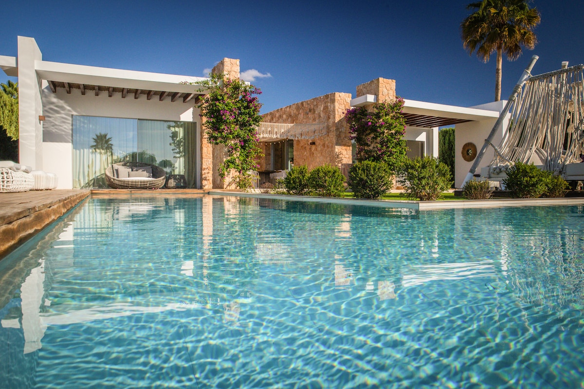 Popular Airbnb listing: Villa Haven comte ibiza   :heated pool option in Sant Josep De Sa Talaia