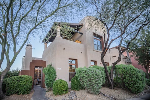 Cozy Adobe Retreat w/ Stunning Mnt. Scenery/Pool!