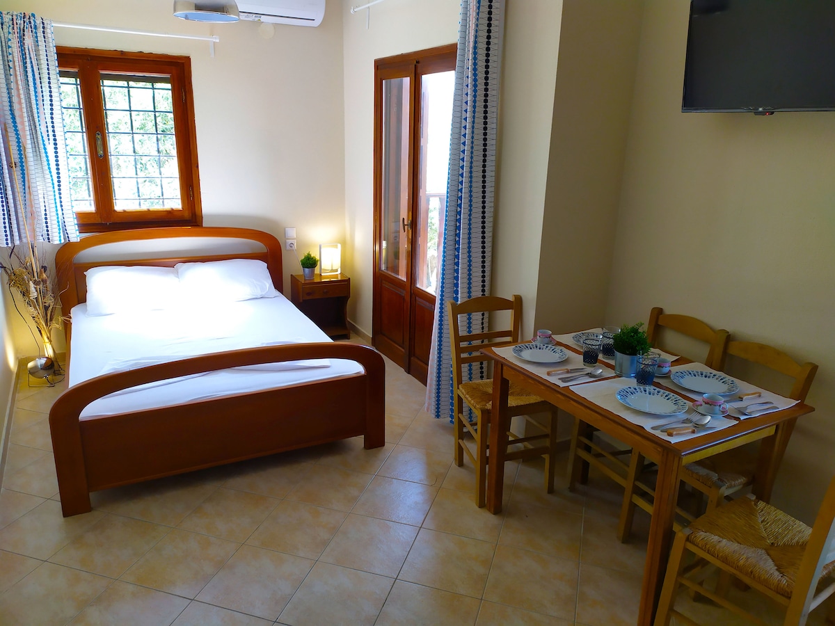 PRIVATNA PLAŽA 10 METARA OD KUĆE!!