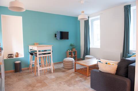 Building of 3 apartments with inner courtyard