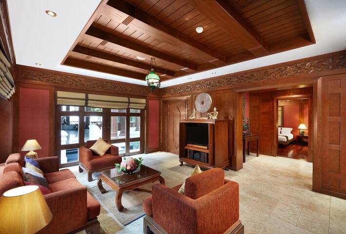 3 BD – Luxury Thai Villa in Sukumvit 24 gallery image 3