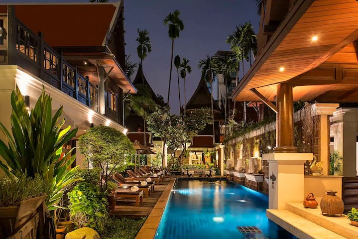 2 BD – Luxury Thai Villa in Sukumvit 24