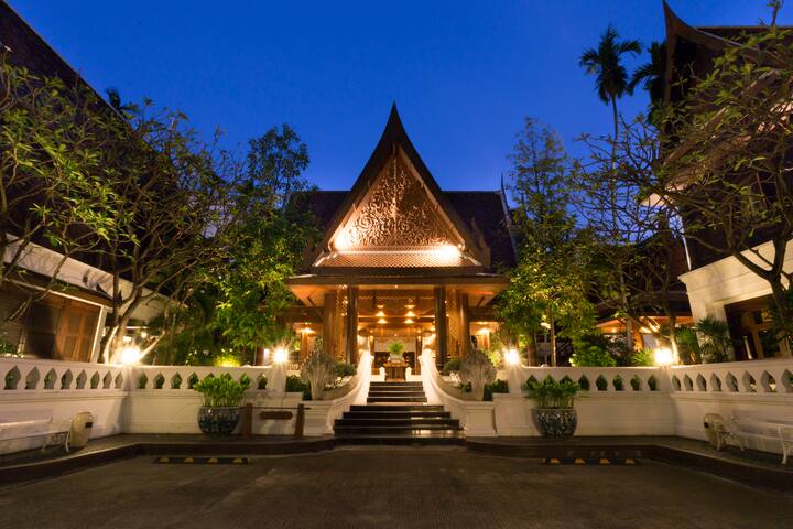2 BD – Luxury Thai Villa in Sukumvit 24 gallery image 2