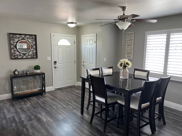 Excellent Location! Private Pool, optional heated. gallery image 5