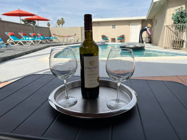 Excellent Location! Private Pool, optional heated. gallery image 4