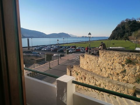Successful Airbnb property: Enjoy the aroma of the sea on the waterfront in Getxo